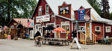 Shops and restaurants along main street in downtown Talkeetna.