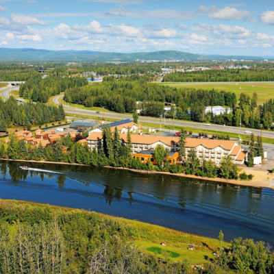 Stay alongside the Chena River at Fairbanks' comfy and eclectic Pike's Waterfront Lodge.