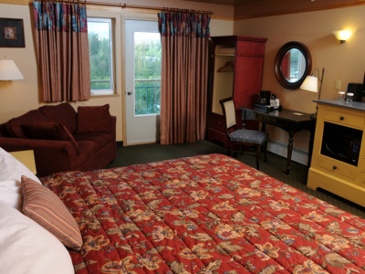 King room at Pike's Waterfront Lodge.