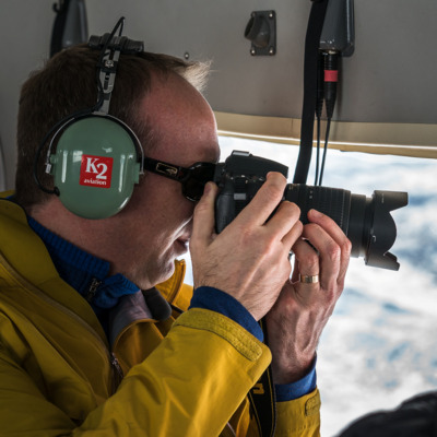 Endless photo opportunities for guests on a Denali Experience flight.  Endless photo opportunities for guests on a Denali Experience flight.