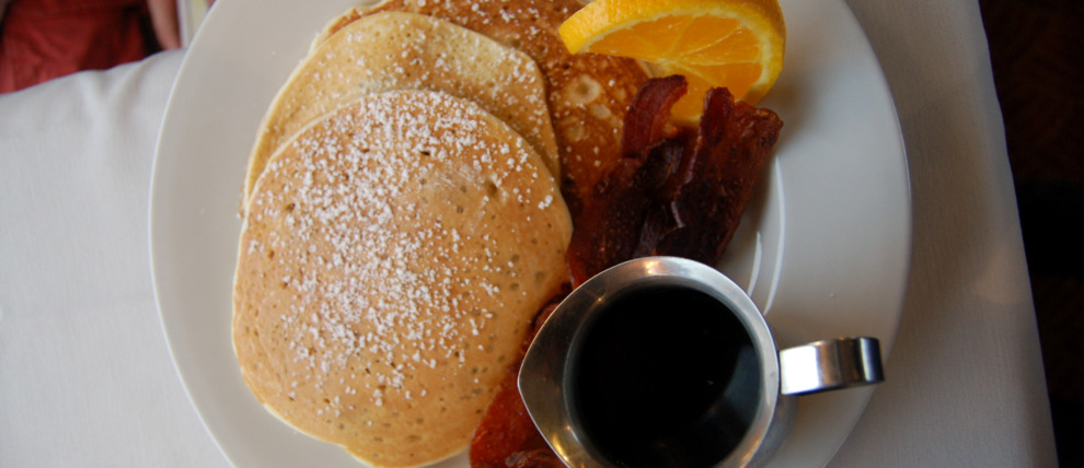 Enjoy a delicious breakfast on board the Wilderness Express.