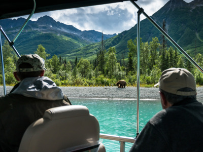Your guides escort you by boat to lakeside areas where bears feed on salmon. Your guides escort you by boat to lakeside areas where bears feed on salmon.