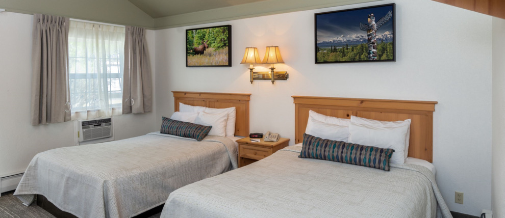 Standard double queen room at River's Edge Resort. Standard double queen room at River's Edge Resort.