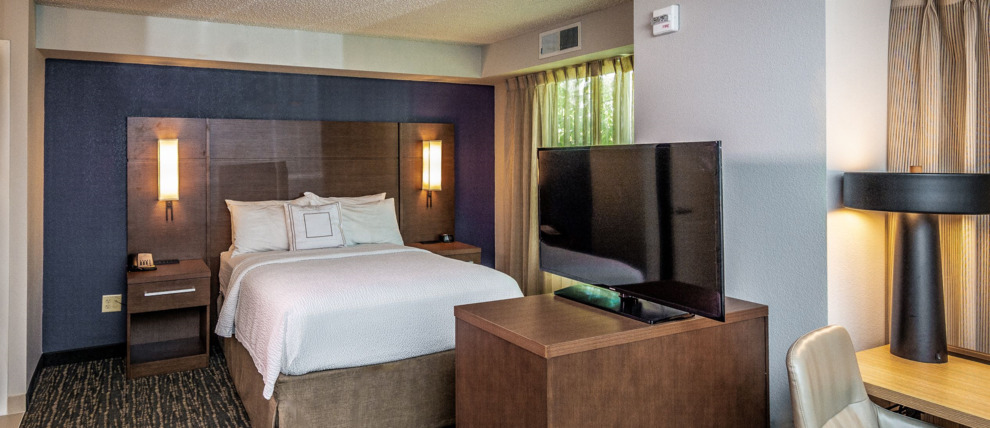 Studio queen room at Residence Inn Anchorage. Studio queen room at Residence Inn Anchorage.