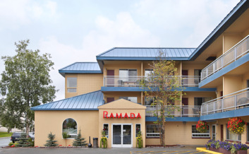 Exterior entrance to the Ramada Inn.