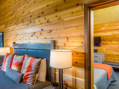 Connecting rooms are available for groups at the Denali Bluffs.