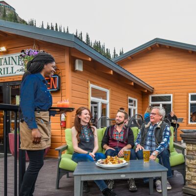 Dining al fresco at the Denali Bluff's Mountaineer Grill.