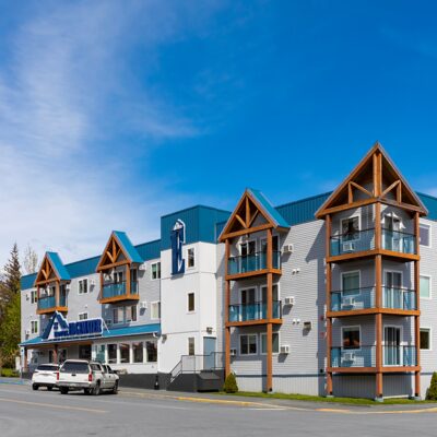 Stay in downtown Seward's largest hotel, steps from the Alaska Sealife Center. Stay in downtown Seward's largest hotel, steps from the Alaska Sealife Center.
