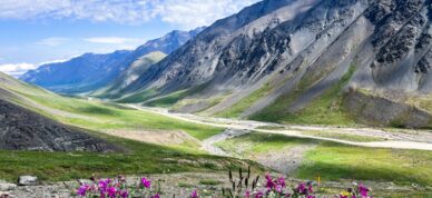 Beautiful Brooks Range near Gates of the Arctic National Park.